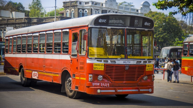 सायन रोड ओव्हर ब्रिज बंद झाल्याचा फटका बेस्टच्या 200 बसेसना सायन रोड ओव्हर ब्रिज बंद झाल्याचा फटका बेस्टच्या 200 बसेसना
