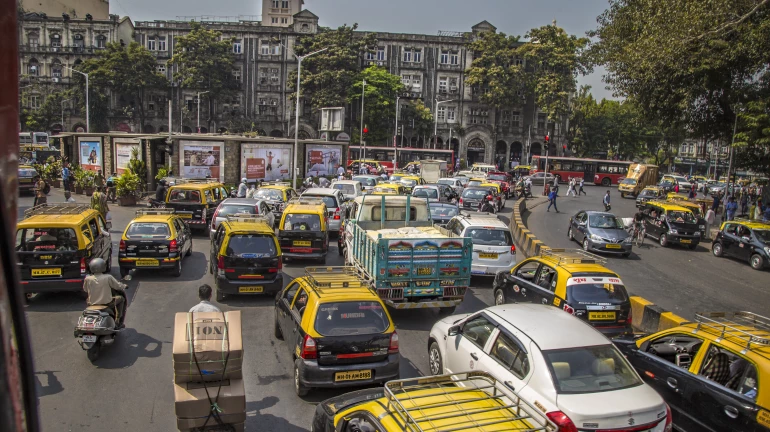 Huge traffic jam on Western Express Highway; 1,000 cars impounded Huge traffic jam on Western Express Highway; 1,000 cars impounded