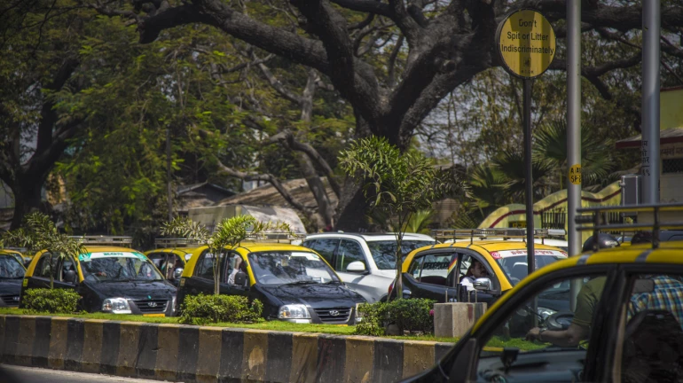 Lockdown in mumbai:  मुंबईतल्या 400 रिक्षा, टॅक्सी जप्त, करत होते...