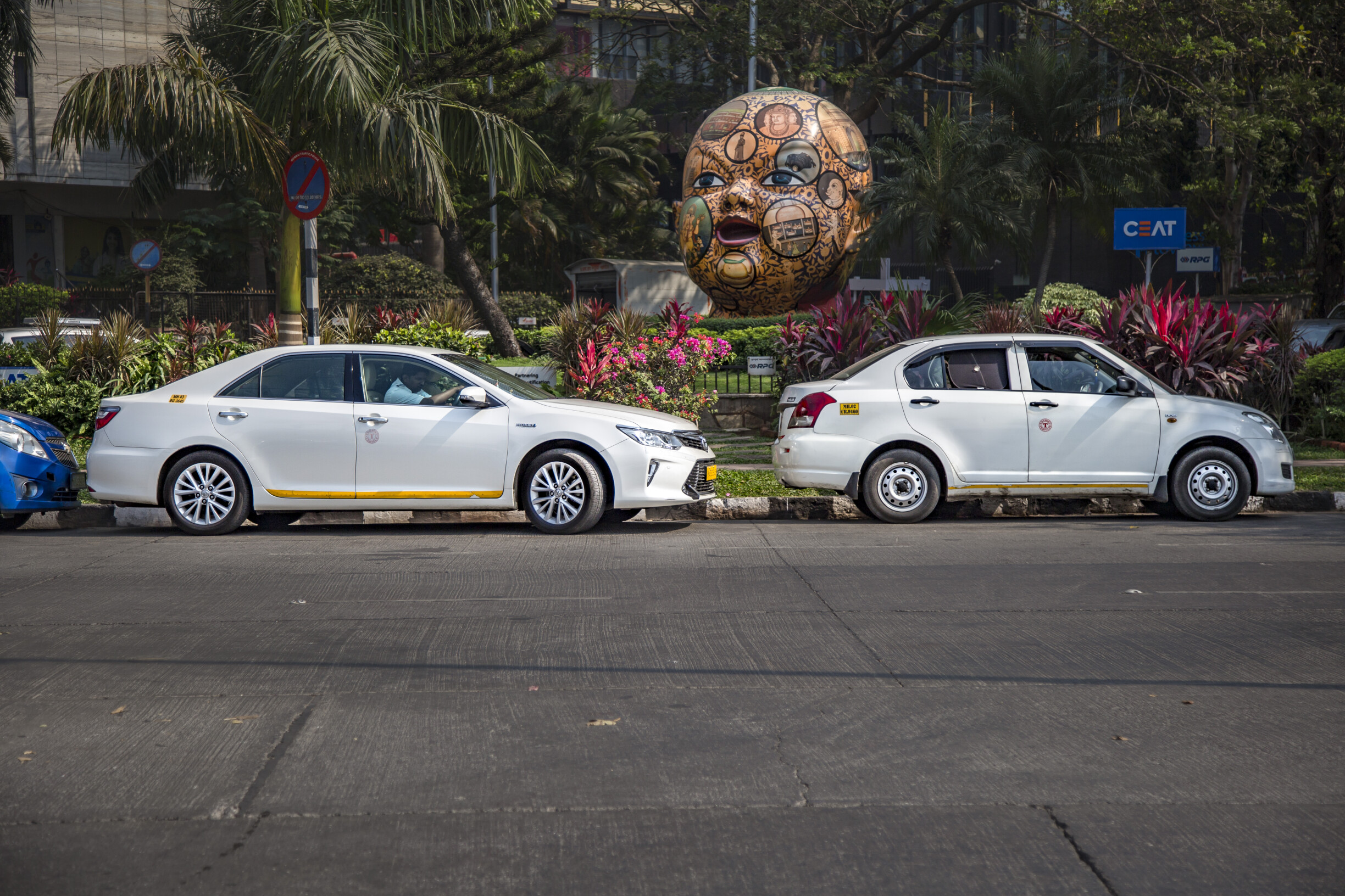लॉकडाऊनच्या काळात ओला-उबरची अत्यावश्यक वाहतूक
