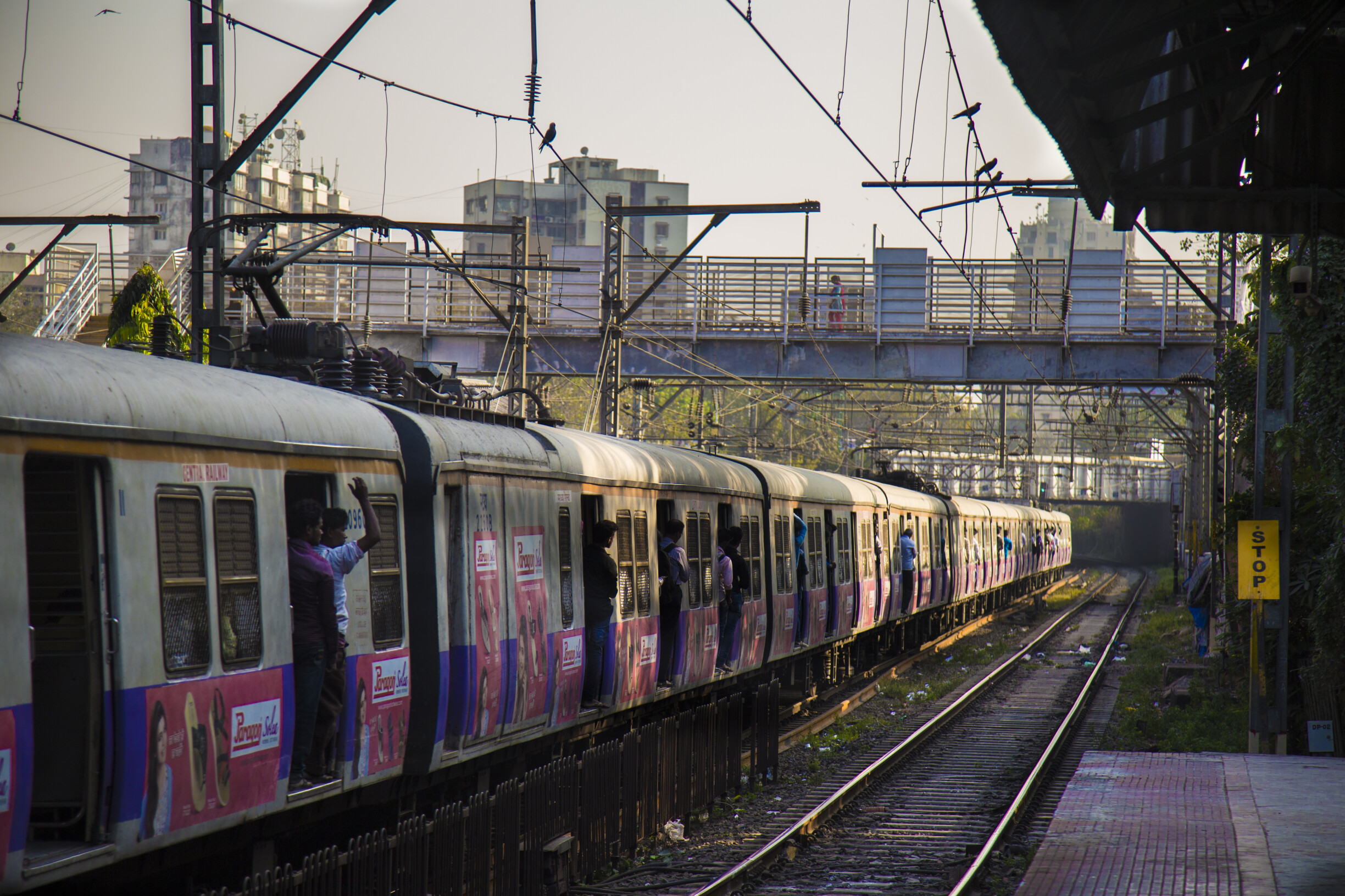 Mumbai Local News: Borivali, Dadar, Andheri, Churchgate Stations Emerge As Hotspot For Spitting, Littering