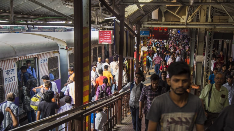 Mumbai Bomb Scare: Suspicious Bag Created Panic At Dadar Station Mumbai Bomb Scare: Suspicious Bag Created Panic At Dadar Station