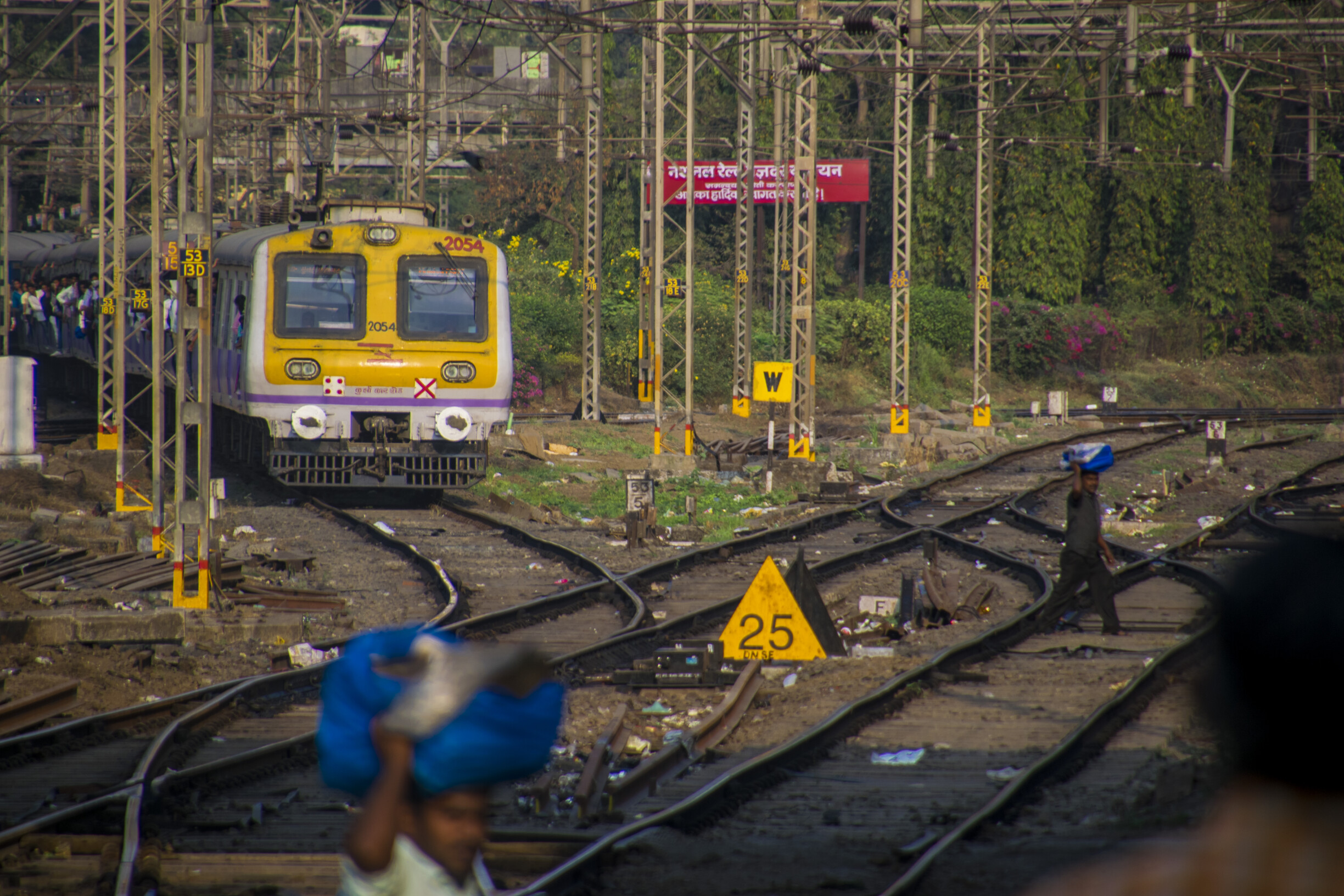 मध्य रेल्वेची लोकल सेवा विस्कळीत, पेंटाग्राफ तुटला