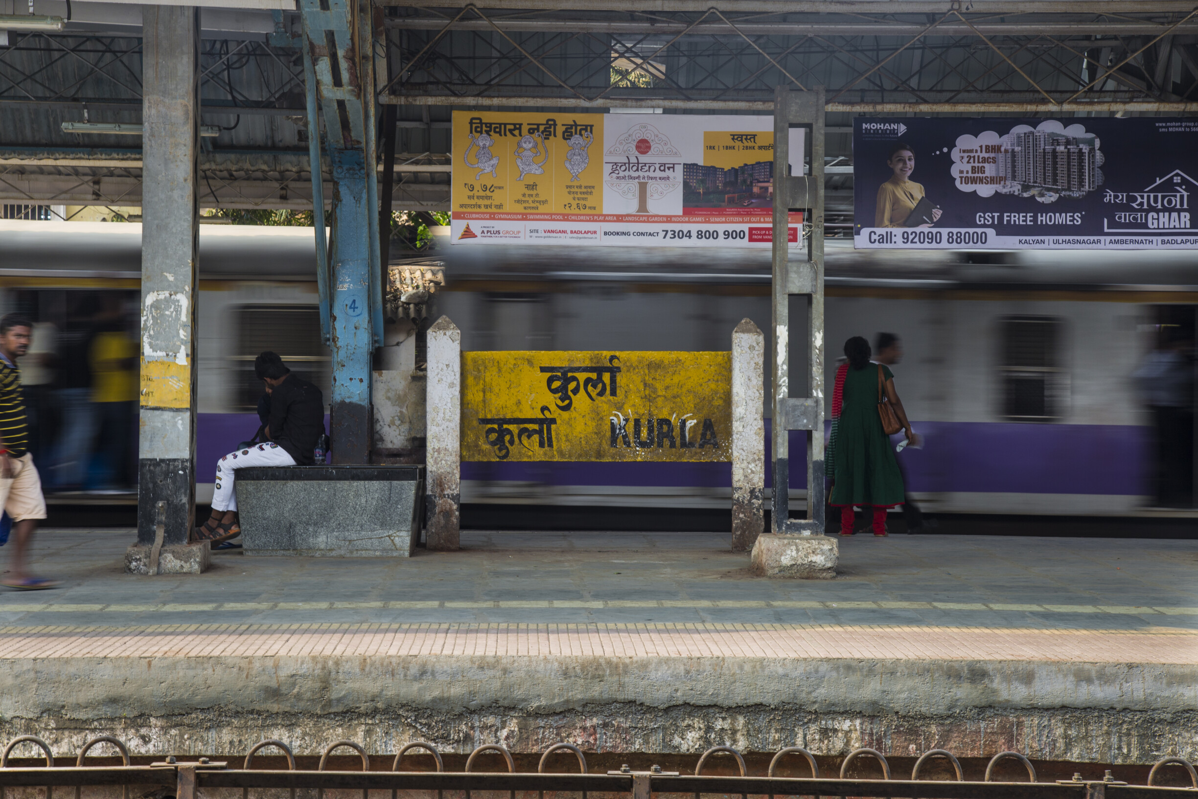 Chaos at Kurla station as two FOBs shutdown