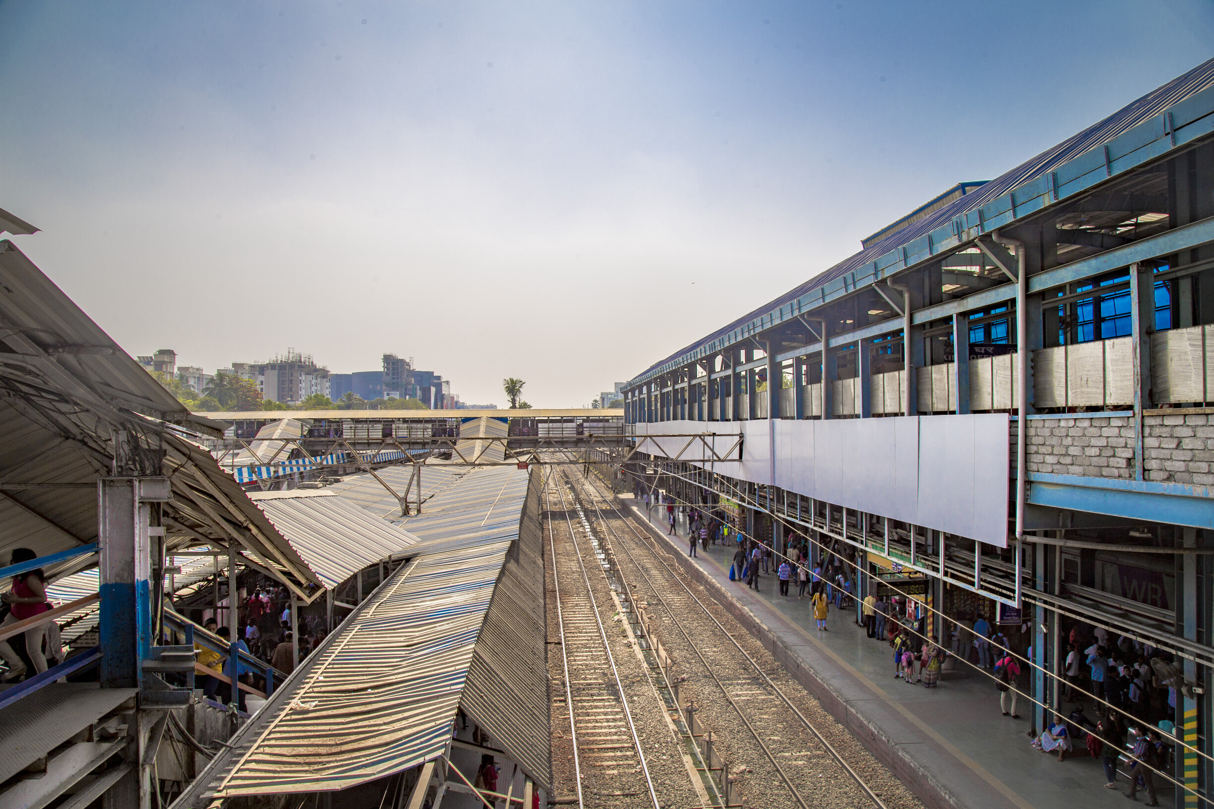 भीड़ को समायोजित करने के लिए अंधेरी स्टेशन से स्टॉल्स किये जाएंगे स्थान्तरित