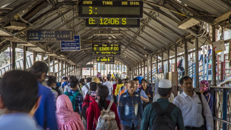 पश्चिम रेल्वेकडून 'या' ट्रेन्सच्या वेळेत बदल जाहीर पश्चिम रेल्वेकडून 'या' ट्रेन्सच्या वेळेत बदल जाहीर