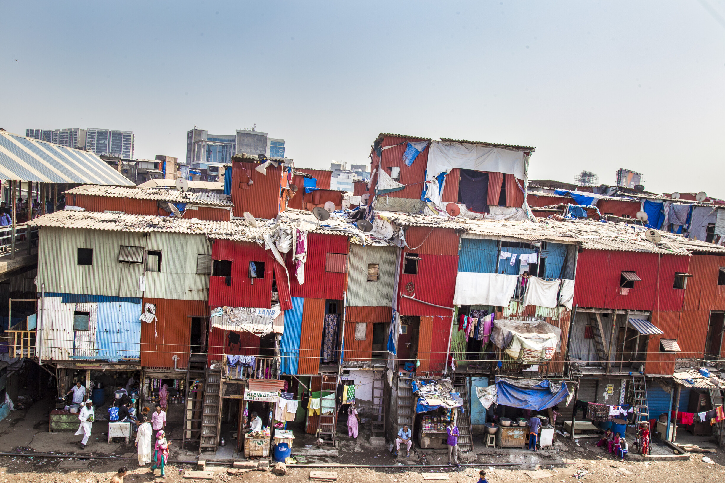 वांद्र्यातील अस्वच्छ रेल्वे मार्गाबाबत पश्चिम रेल्वेची कारवाई