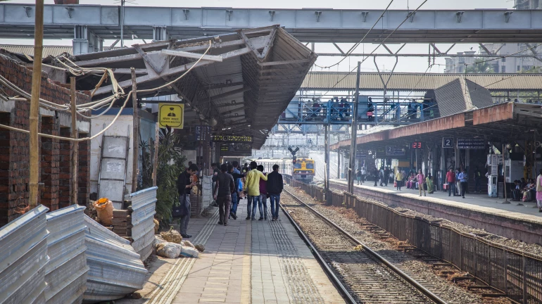 मुंबई - खार रेलवे स्टेशन का विस्तार मार्च 2024 तक होगा पूरा
