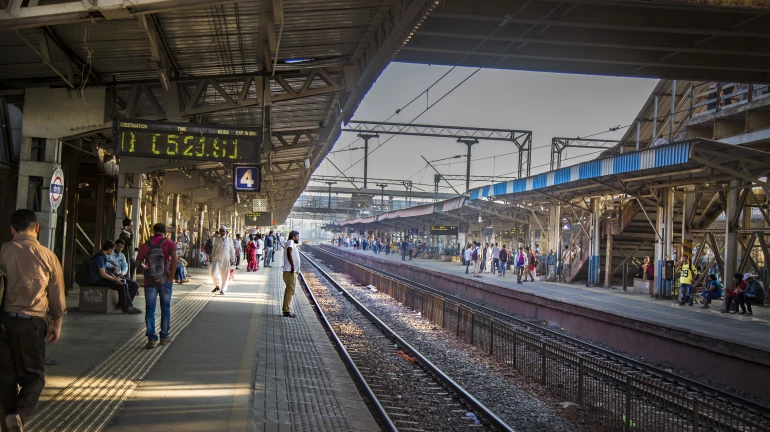 मीरा रोड स्टेशन पर बनेगा शहर का सबसे चौड़ा एफओबी और एलिवेटेड डेक मीरा रोड स्टेशन पर बनेगा शहर का सबसे चौड़ा एफओबी और एलिवेटेड डेक