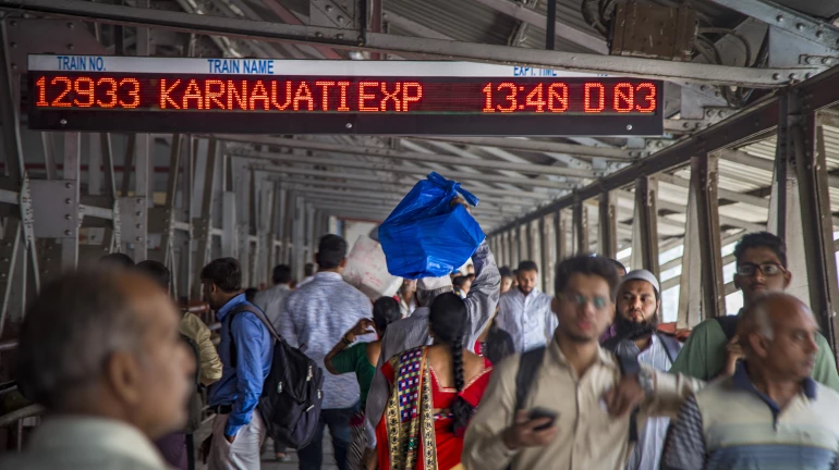 मुंबई:   मध्य रेलवे  4 रेलवे  स्टेशनों को 10 हाईब्रिड वाटर प्यूरीफायर लगाएगा
