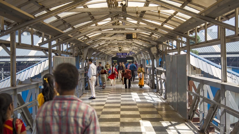 COVID-19: 725 rail passengers, arriving in Mumbai from 8 states, tested positive in a month
