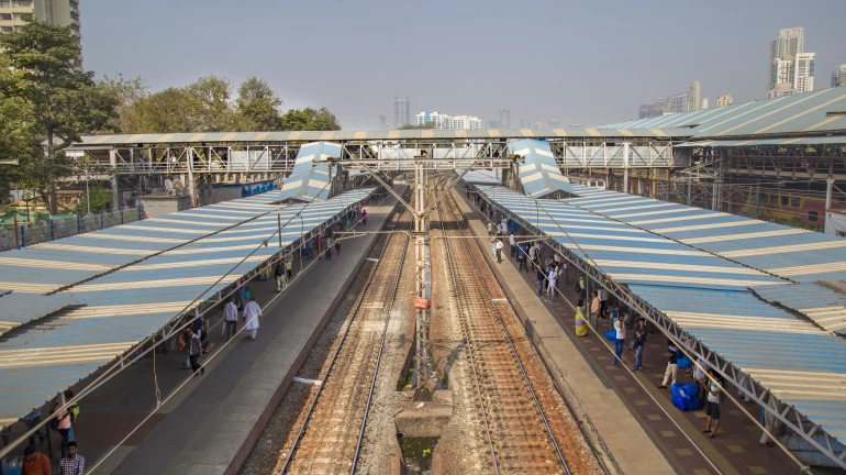 मुंबई-  4 हार्बर लाइन स्टेशनों के नवीनीकरण की योजना