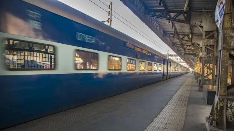 अब रेलवे प्लेटफॉर्म पर सामान बेचेंगे वैध फेरीवाले अब रेलवे प्लेटफॉर्म पर सामान बेचेंगे वैध फेरीवाले