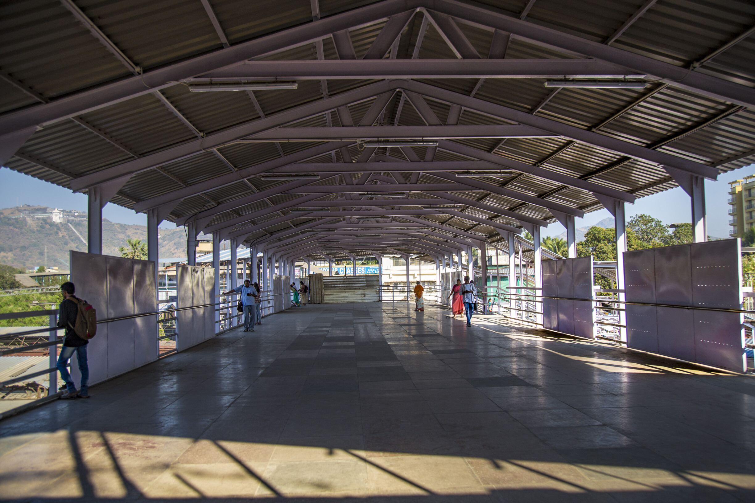 Railway Stations in Mumbai to Get Retail Outlets on Elevated Decks
