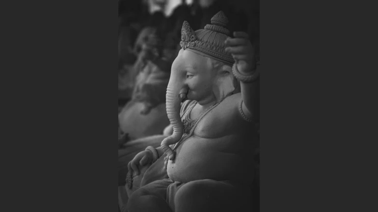 5  फुटांपेक्षा कमी उंचीच्या मूर्ती कृत्रिम तलावांमध्ये विसर्जित करणे बंधनकारक 5  फुटांपेक्षा कमी उंचीच्या मूर्ती कृत्रिम तलावांमध्ये विसर्जित करणे बंधनकारक