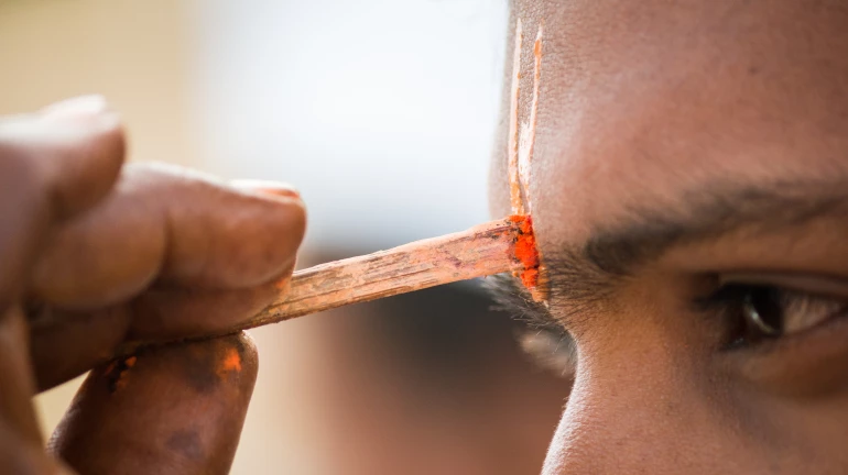 Mumbai: Devotees gather to offer prayers in large numbers; experts recommend caution Mumbai: Devotees gather to offer prayers in large numbers; experts recommend caution