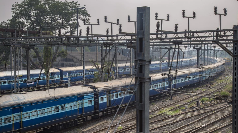 मध्य रेल्वेच्या उत्पन्नात 16 टक्क्यांनी वाढ मध्य रेल्वेच्या उत्पन्नात 16 टक्क्यांनी वाढ