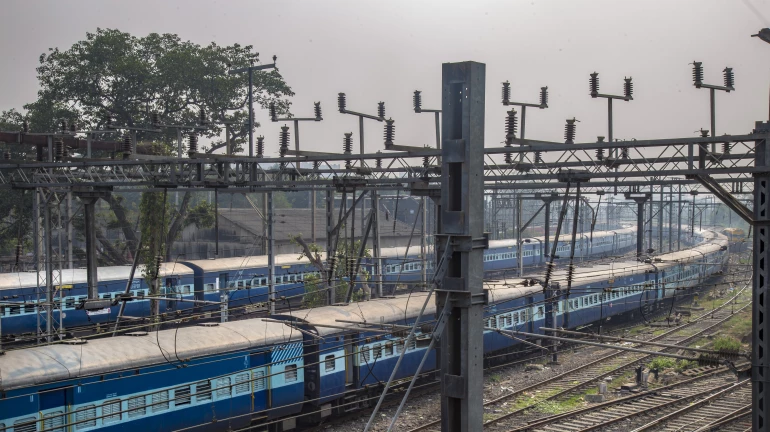 आता एका रात्रीत पोहोचाल दिल्लीत, १६० किमीने एक्स्प्रेस चालवण्यास मंजुरी आता एका रात्रीत पोहोचाल दिल्लीत, १६० किमीने एक्स्प्रेस चालवण्यास मंजुरी