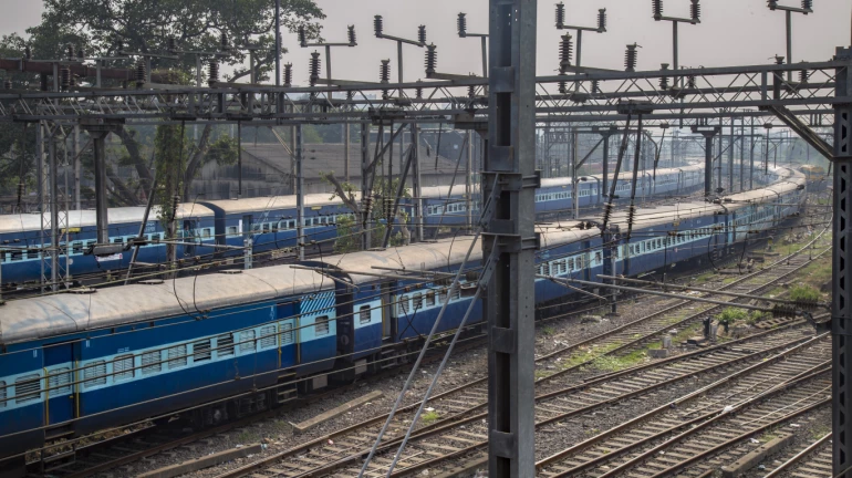 महाराष्ट्र में आनेवाले यात्रियों में कोरोना जांच को लेकर असमंजस महाराष्ट्र में आनेवाले यात्रियों में कोरोना जांच को लेकर असमंजस