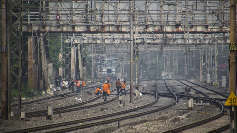 पश्चिम रेलवे सोमवार रात को गोरेगांव और मलाड के बीच चार घंटे का ब्लॉक संचालित करेगा पश्चिम रेलवे सोमवार रात को गोरेगांव और मलाड के बीच चार घंटे का ब्लॉक संचालित करेगा