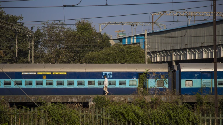 मुंबई और पुणे स्पेशल ट्रेन का समय बदला