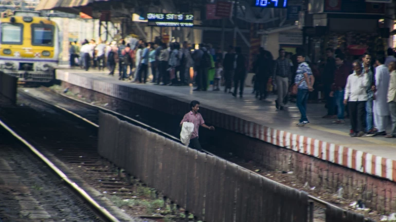 Daily footfall in Mumbai local trains crosses 8 Lakhs