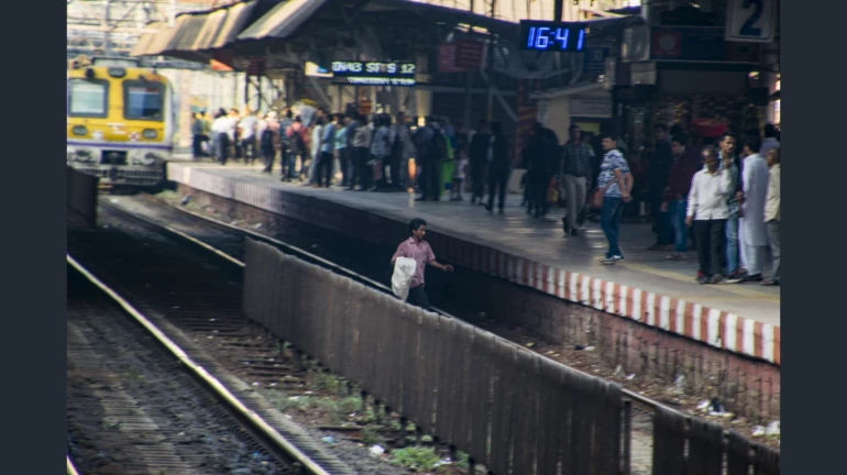 अस्पताल से भागे हुए मरीज की लाश कांदिवली स्टेशन पर मिली अस्पताल से भागे हुए मरीज की लाश कांदिवली स्टेशन पर मिली