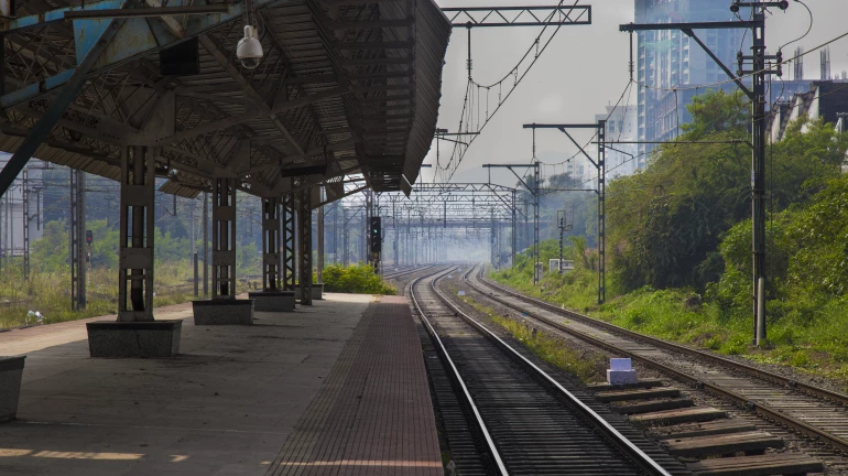 विरार में ट्रेन के आगे कूदकर व्यक्ति ने की आत्महत्या विरार में ट्रेन के आगे कूदकर व्यक्ति ने की आत्महत्या