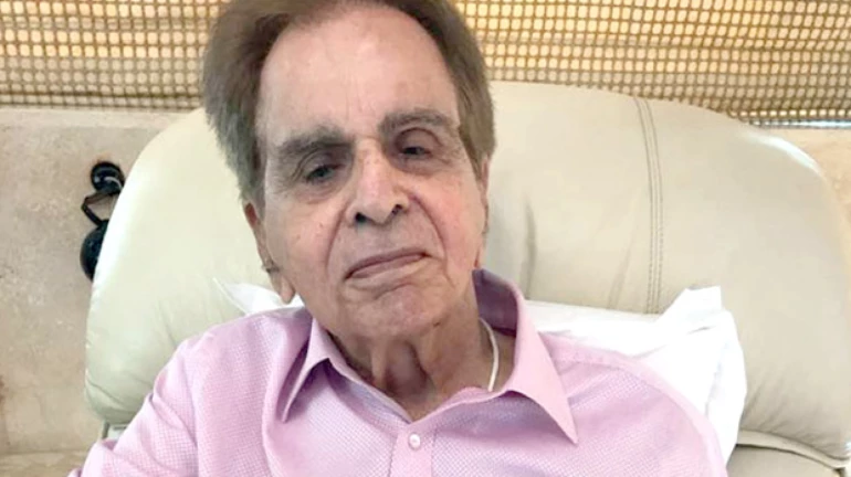 मुंबई पोलिसांची दिलिप कुमार यांना अनोखी श्रद्धांजली, ट्विट व्हायरल मुंबई पोलिसांची दिलिप कुमार यांना अनोखी श्रद्धांजली, ट्विट व्हायरल