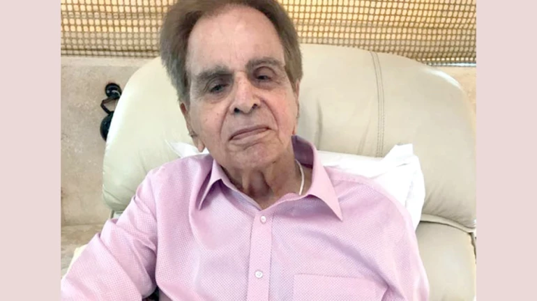 दिलीप कुमार की पत्नी सायरा बानो ने पीएम मोदी से मांगी मदद, कहा बिल्डर से बचाओ दिलीप कुमार की पत्नी सायरा बानो ने पीएम मोदी से मांगी मदद, कहा बिल्डर से बचाओ