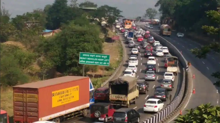 मुंबई-पुणे एक्सप्रेसवे का हो रहा विस्तार   चौड़ी सड़कें, यात्रा का समय कम होगा