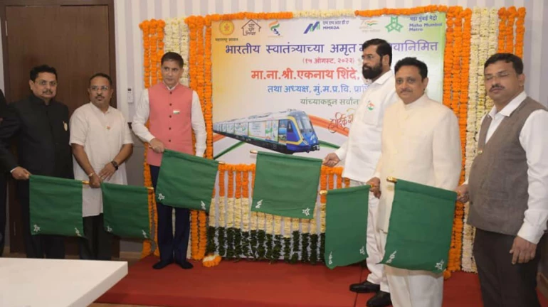 Make In India: Maharashtra CM Eknath Shinde Flags off Special 'Azadi Express' Make In India: Maharashtra CM Eknath Shinde Flags off Special 'Azadi Express'