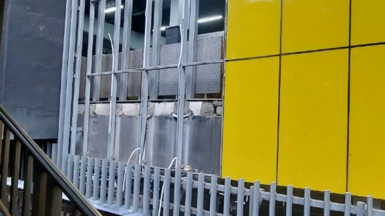 बोरीवली के मंडपेश्वर मेट्रो स्टेशन का ग्लास पैनल गिरा