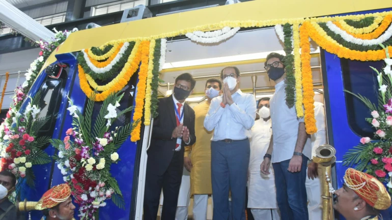 मुंबई : उद्धव ठाकरे ने मेट्रो 7 और मेट्रो 2(A) के पहली मेट्रो कोच का किया उद्घाटन
