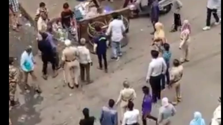 Viral Video: MBMC में ठेले वाले का ठेला तोड़ा, भड़के लोग