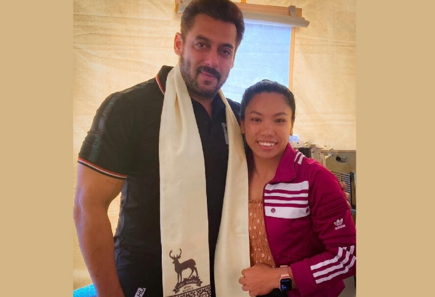 मीराबाई चानू के साथ सलमान खान ने की फ़ोटो शेयर, उड़ने लगा मजाक