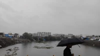 मुंबईतील मिठी नदीला पूर मुंबईतील मिठी नदीला पूर