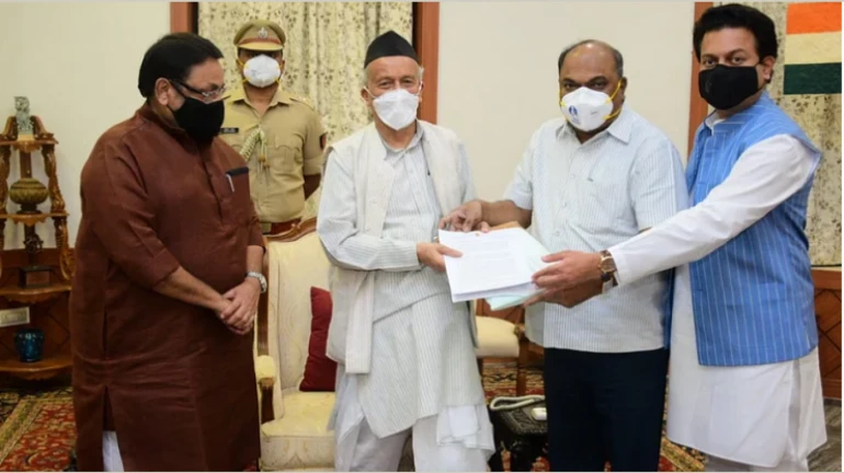 विधानपरिषदेवर कुणाची वर्णी? राज्यपालांच्या भूमिकेकडे सगळ्यांचं लक्ष विधानपरिषदेवर कुणाची वर्णी? राज्यपालांच्या भूमिकेकडे सगळ्यांचं लक्ष