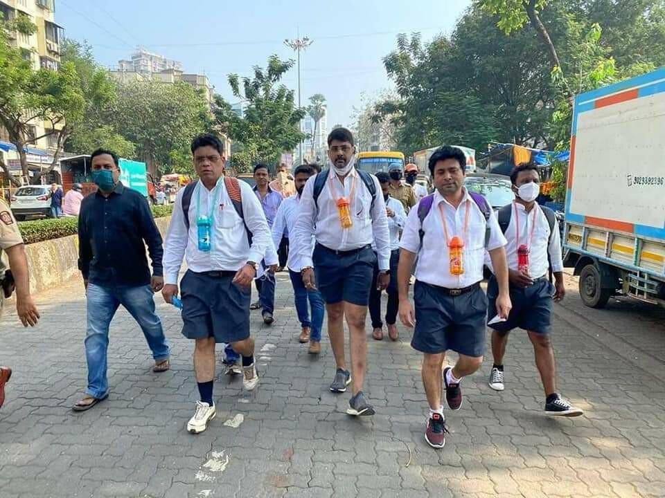 दहिसरमध्ये मनसेचं स्कूल युनिफाॅर्ममध्ये आंदोलन
