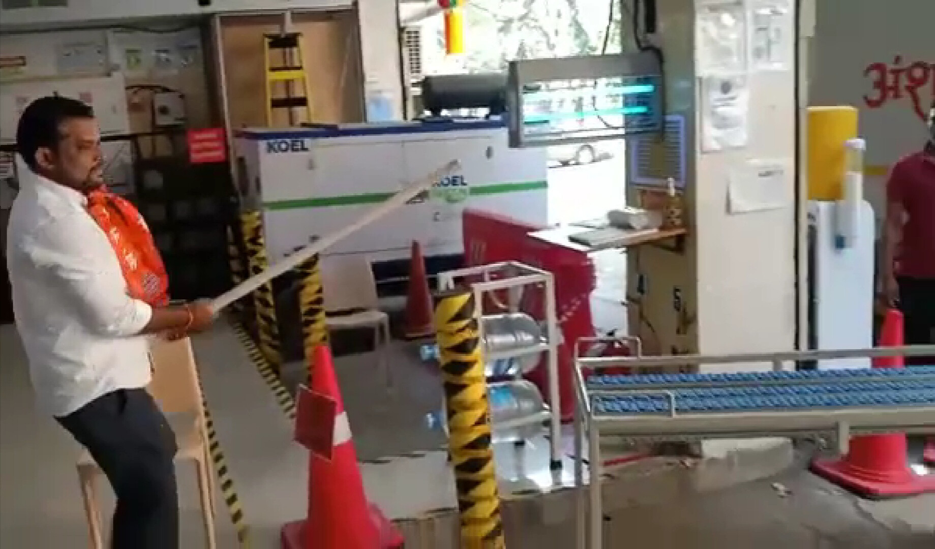 मनसे कार्यकर्त्यांकडून मुंबईतल्या अ‍ॅमेझॉन कार्यालयाची तोडफोड