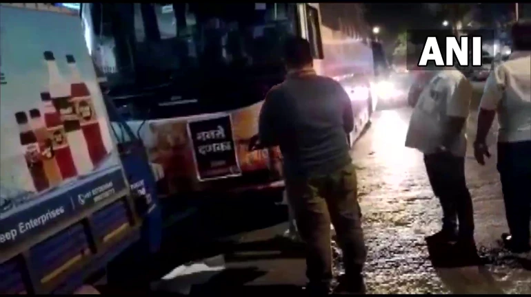 Mumbai: 5 MNS Activists Arrested For Allegedly Vandalising IPL team bus Mumbai: 5 MNS Activists Arrested For Allegedly Vandalising IPL team bus