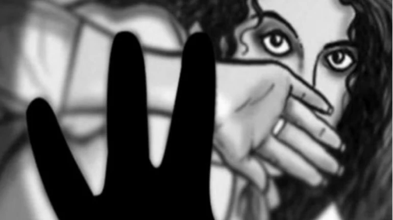 चिंताजनक! मुंबईच्या कोविड सेंटरमध्ये विवाहितेचा विनयभंग चिंताजनक! मुंबईच्या कोविड सेंटरमध्ये विवाहितेचा विनयभंग