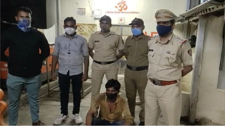 चलती ट्रेन में BMC महिला कर्मी से लूट और छेड़छाड़ का प्रयास, आरोपी गिरफ्तार चलती ट्रेन में BMC महिला कर्मी से लूट और छेड़छाड़ का प्रयास, आरोपी गिरफ्तार