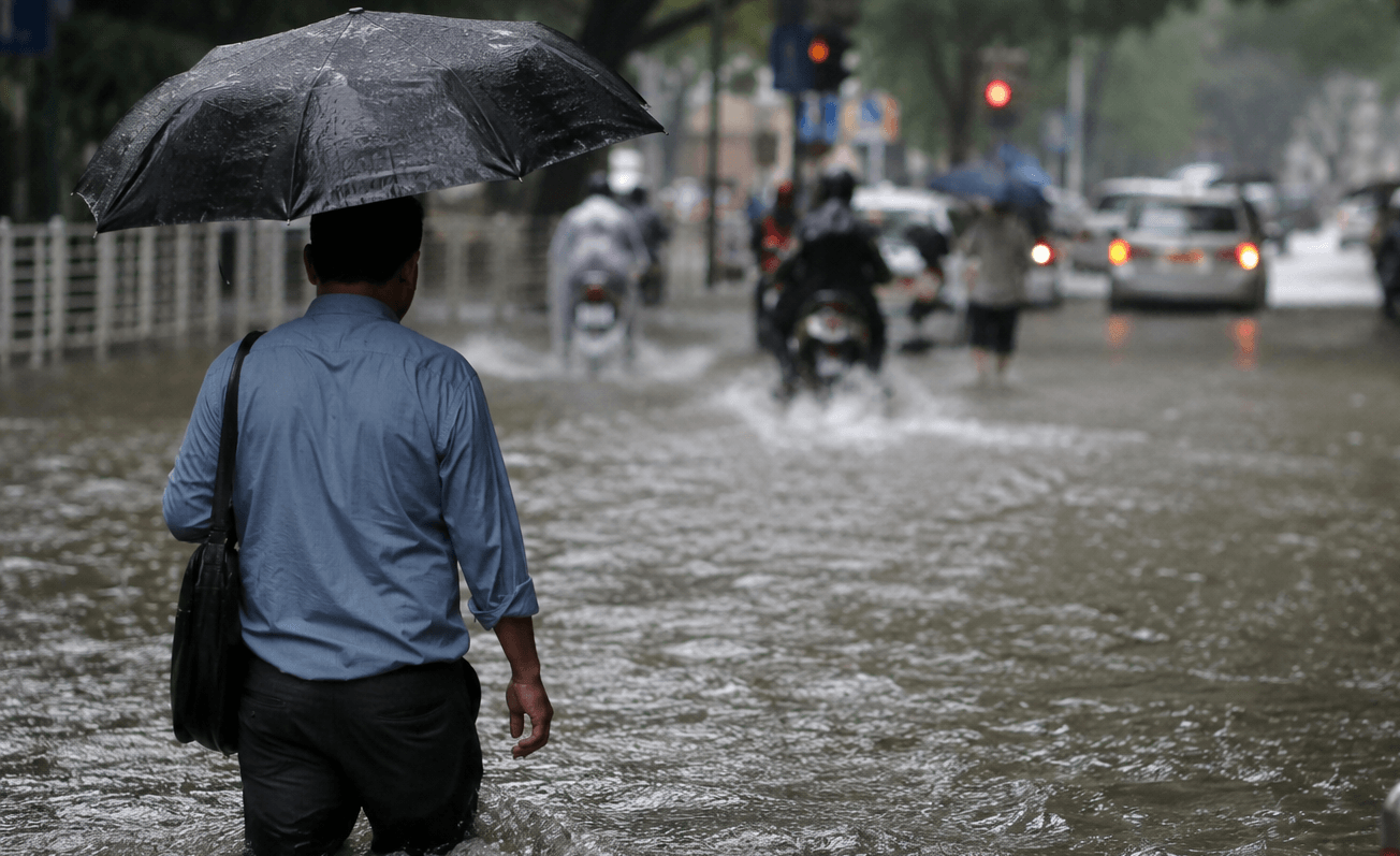 Monsoon Raises Risk of Leptospirosis and Water-Borne Diseases in Mumbai; Early Treatment Can Save Lives, Says Expert