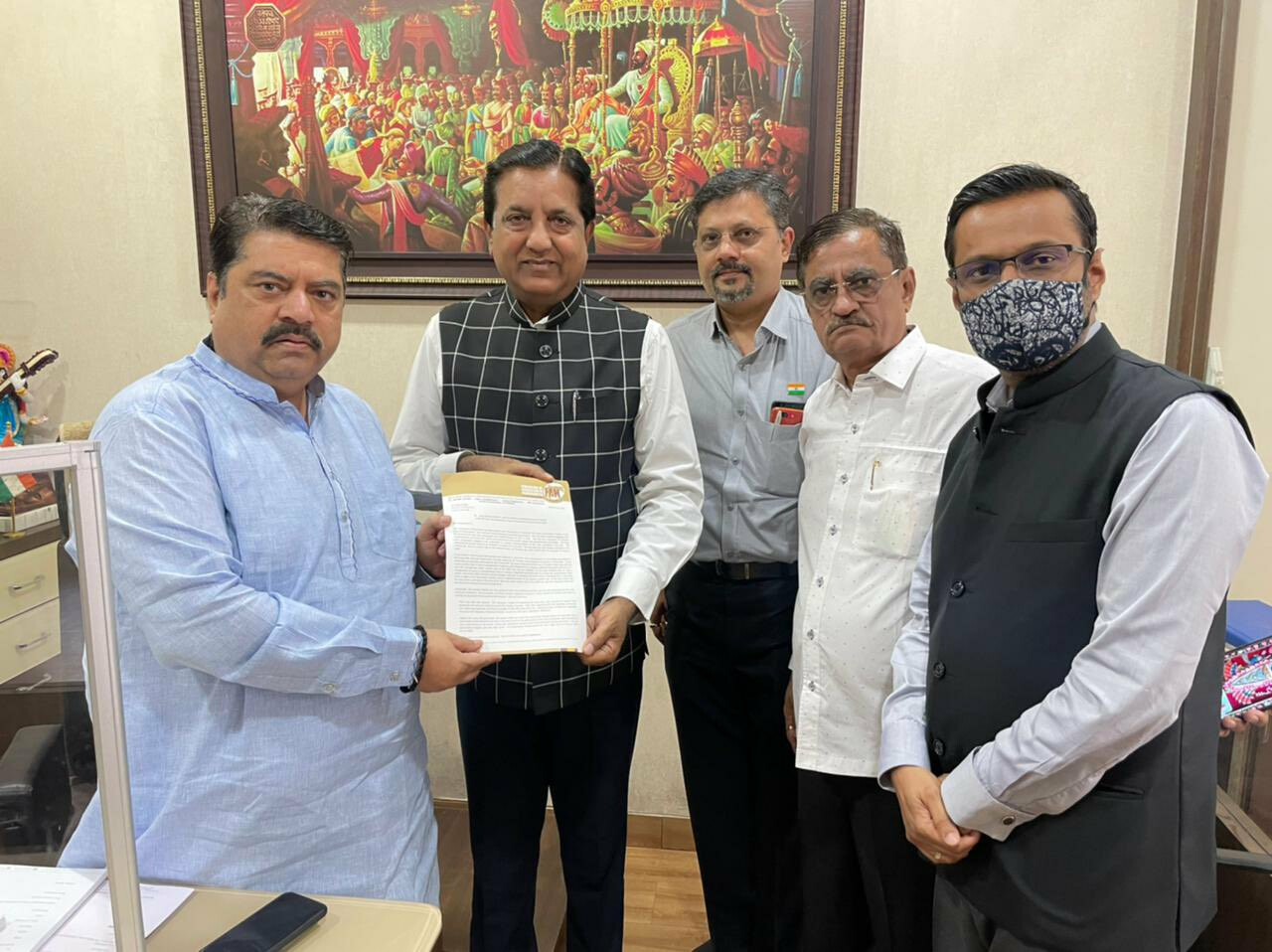 व्यापारी  संगठनों ने की सांसद मनोज कोटक से  मुलाकात