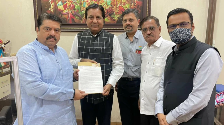 व्यापारी संगठनों ने की सांसद मनोज कोटक से मुलाकात व्यापारी संगठनों ने की सांसद मनोज कोटक से मुलाकात