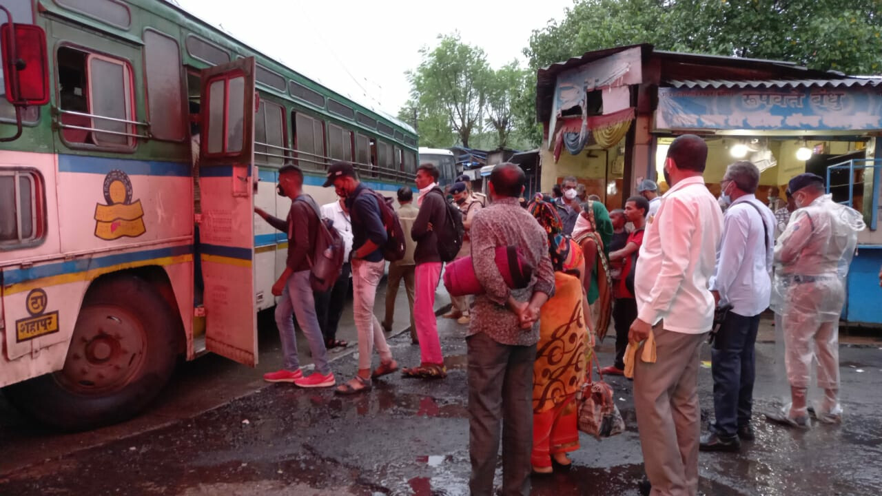 रेल्वे प्रवाशांच्या मदतीला एसटी धावली