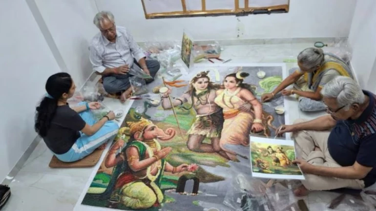 मुलुंडमध्ये पस्तीस किलो साबुदाण्यापासून गणपतीची रांगोळी मुलुंडमध्ये पस्तीस किलो साबुदाण्यापासून गणपतीची रांगोळी