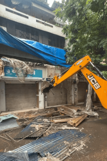 Mumbai: BMC Removes Illegal Encroachments in Mulund
