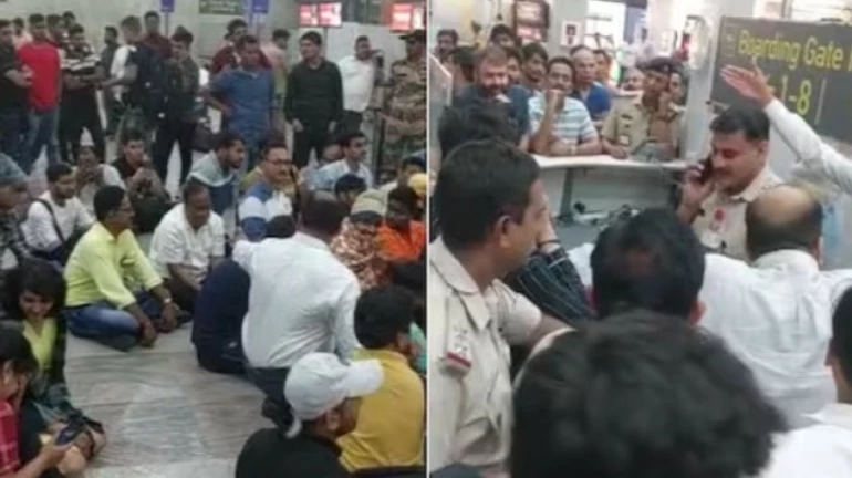 उड्डाणे रद्द झाल्यामुळे मुंबई विमानतळावर प्रवाशांचा गोंधळ उड्डाणे रद्द झाल्यामुळे मुंबई विमानतळावर प्रवाशांचा गोंधळ